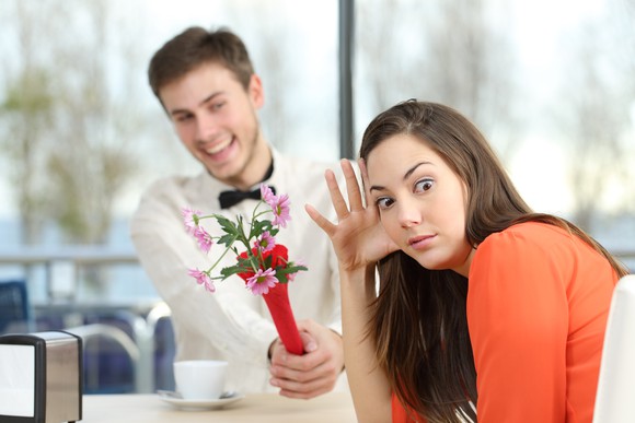 A young woman hides from a blind date.