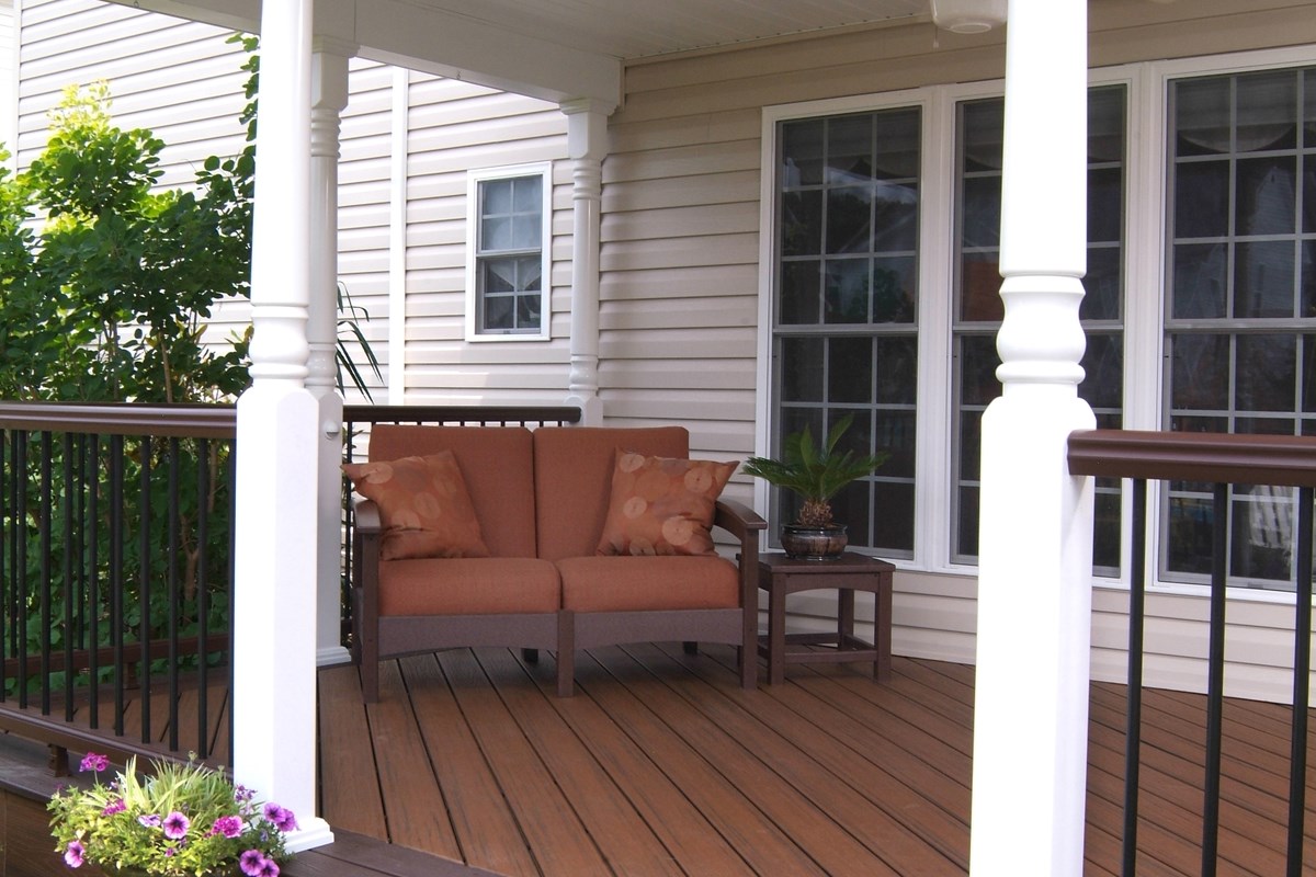 A front deck with patio furniture