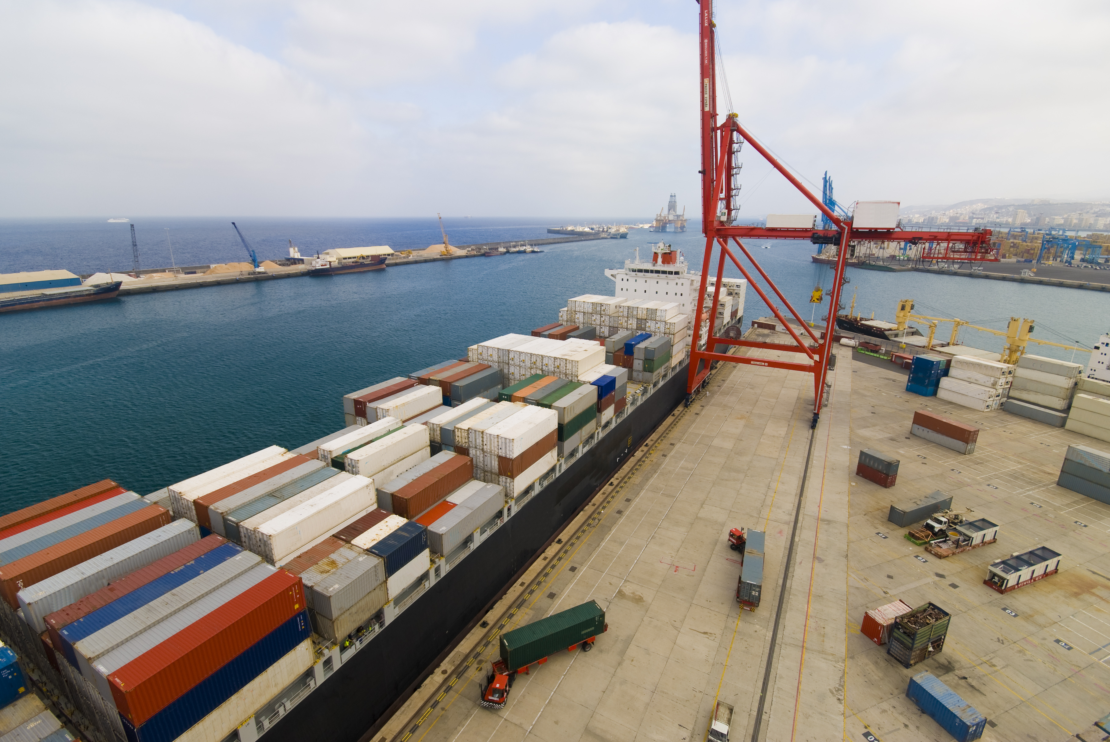 Docked containership loaded with shipping containers