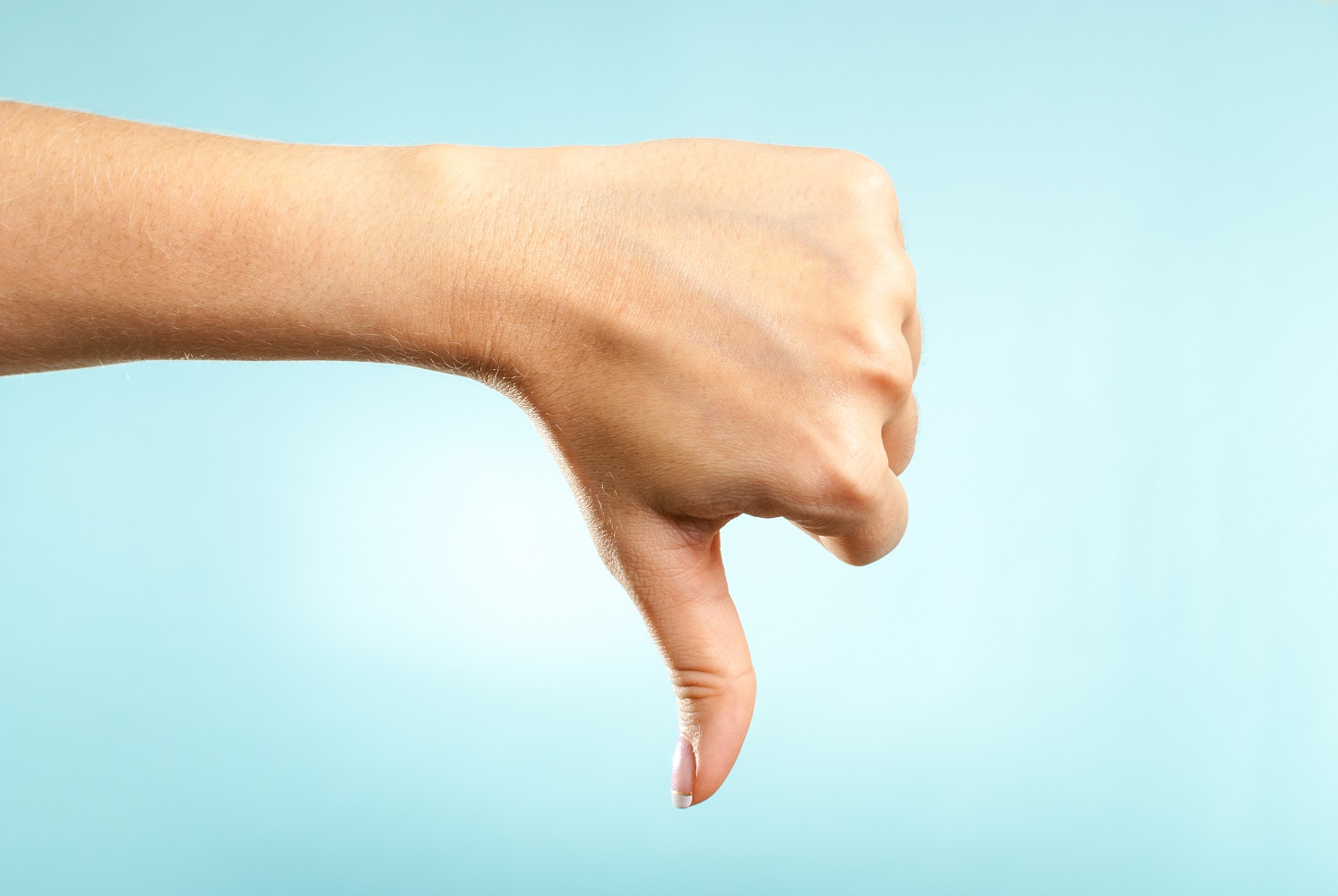 Hand with thumb pointed down.