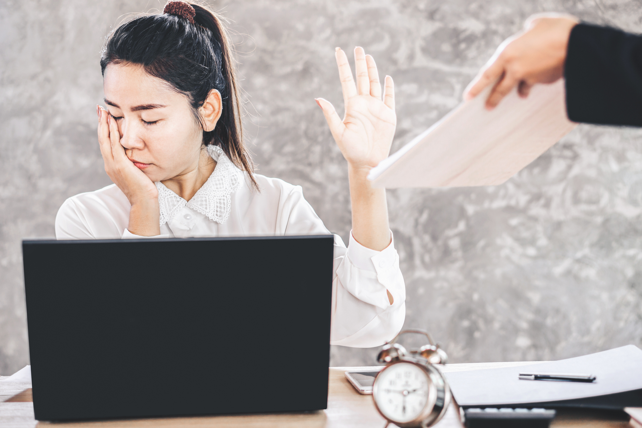 Getty No Says Woman Desk Boss