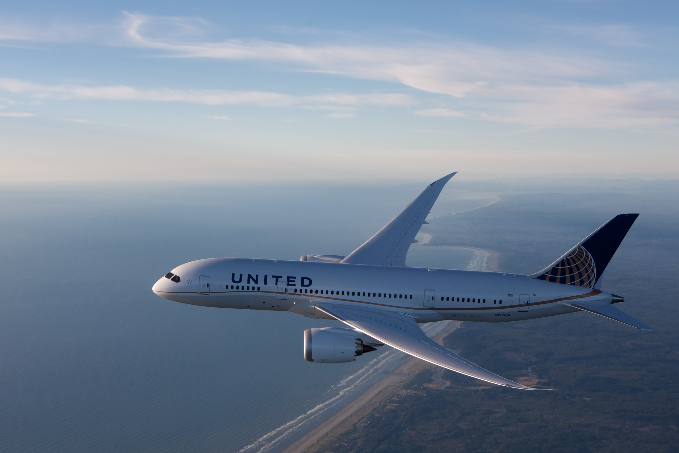 United Airlines Warns Pilots of More Furloughs as Air-Travel Recovery Stalls