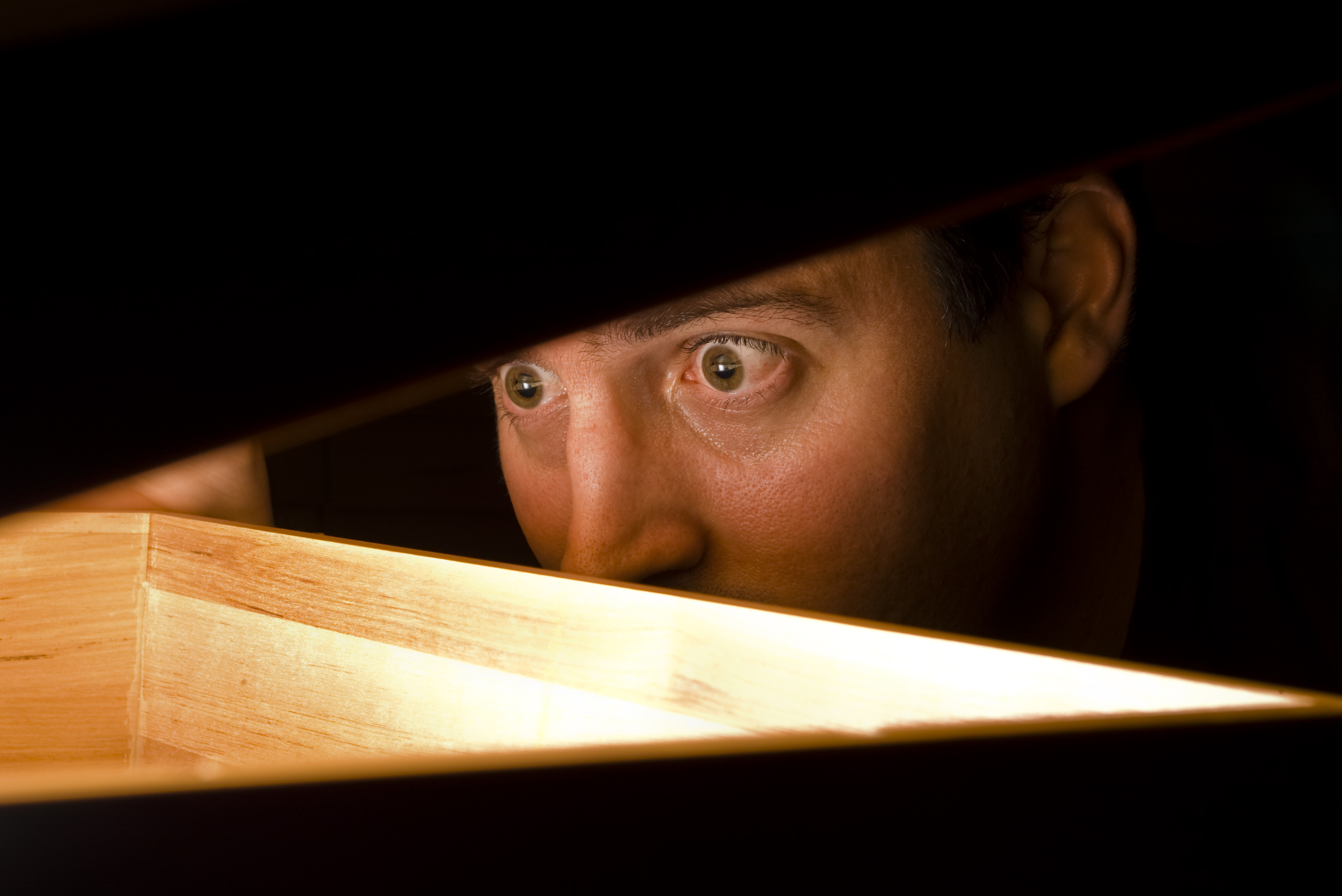 Getty Discovery Man Peeks Into Wooden Box