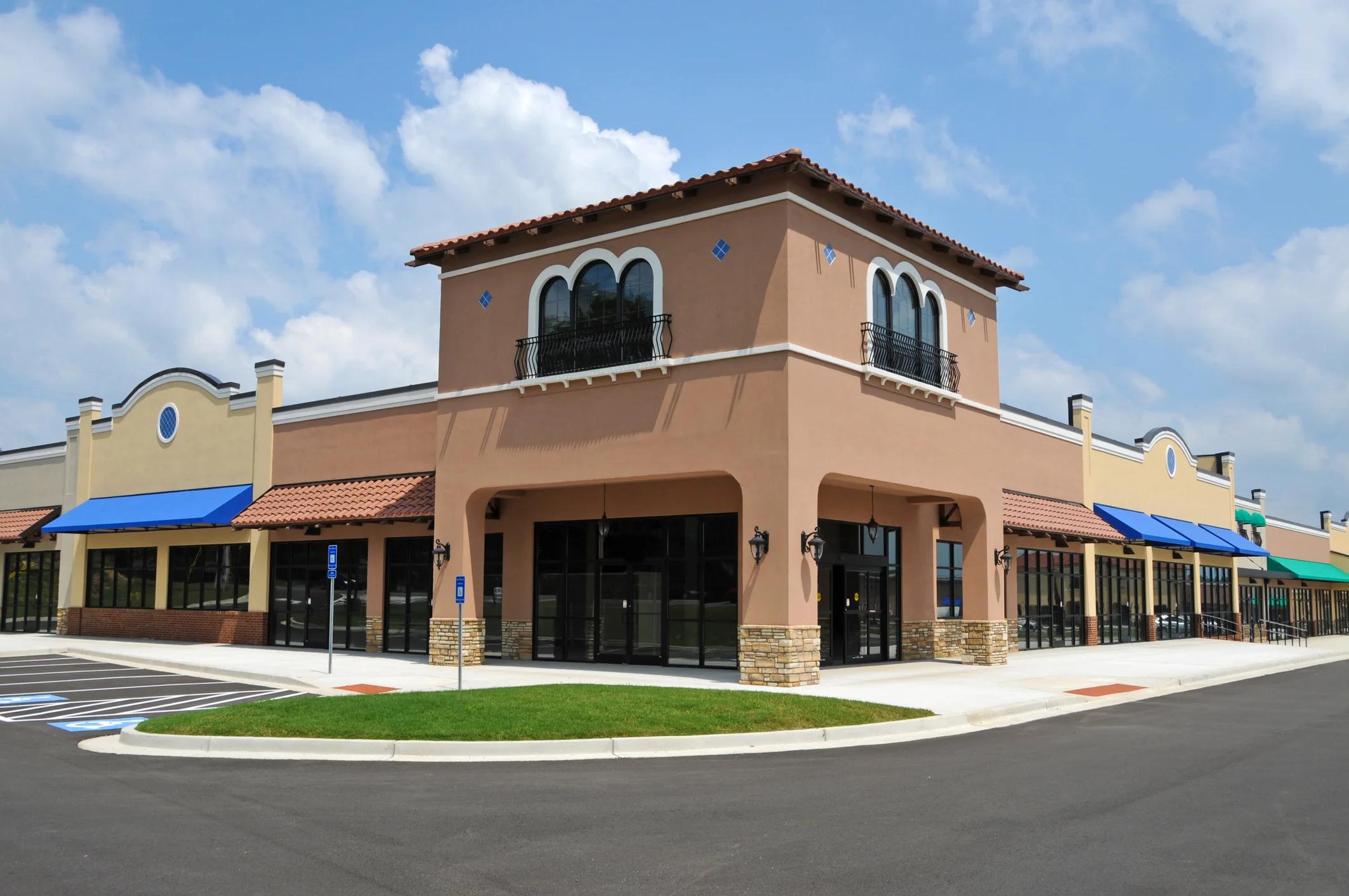 Corner of a large strip mall with buildings going in two directions.