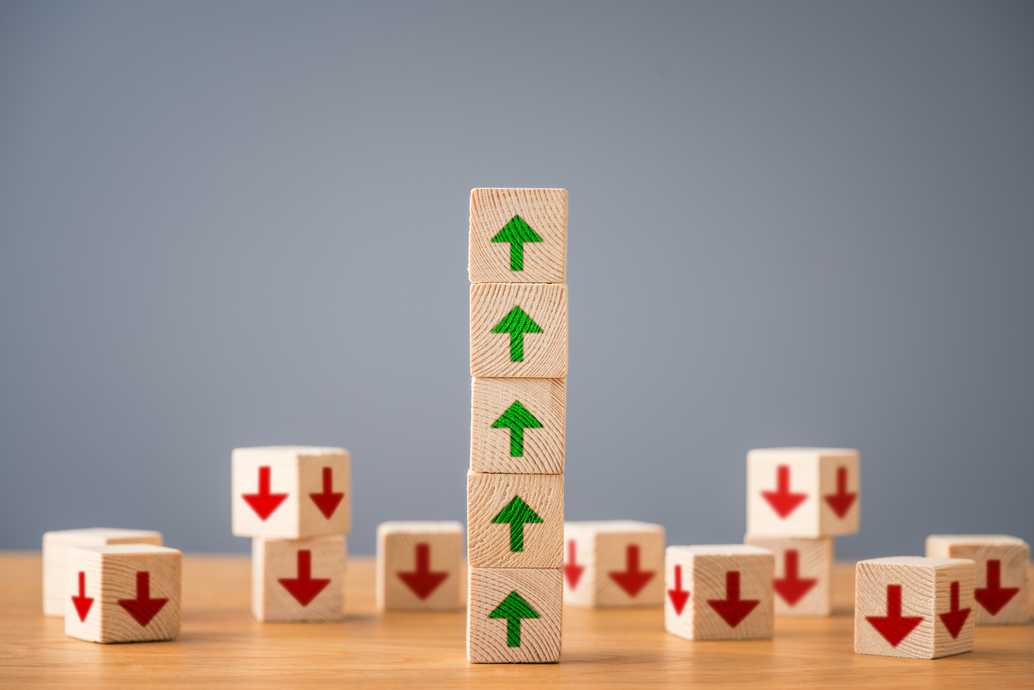 A stack of blocks with arrows pointing upwards surrounded by blocks with arrows pointing down.