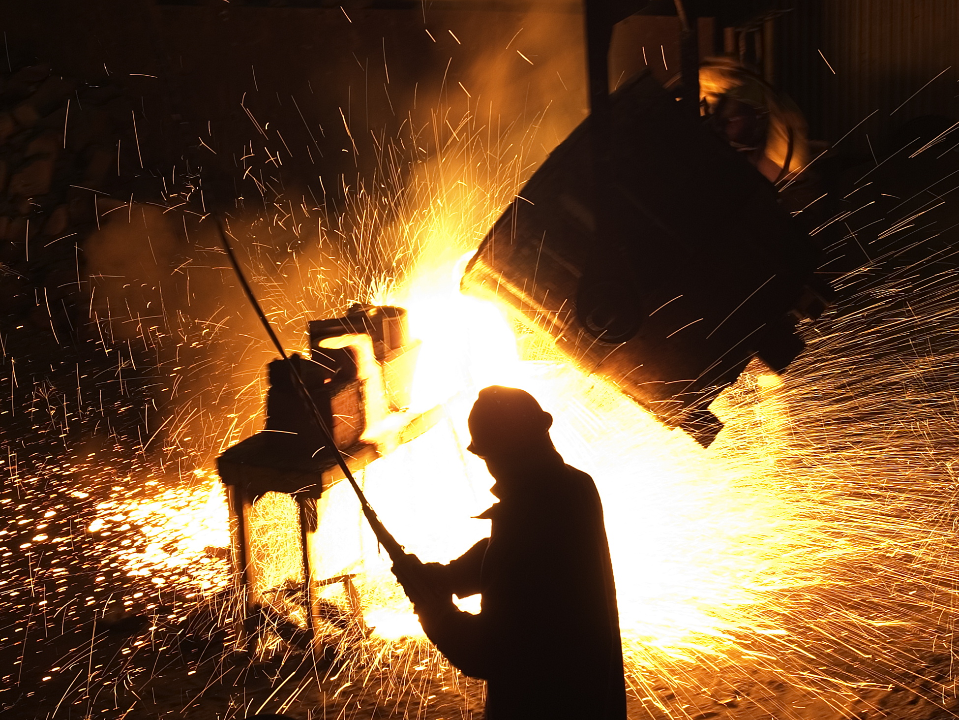 18_11_26 A man standing in front of hot sparking steel _GettyImages-177541735