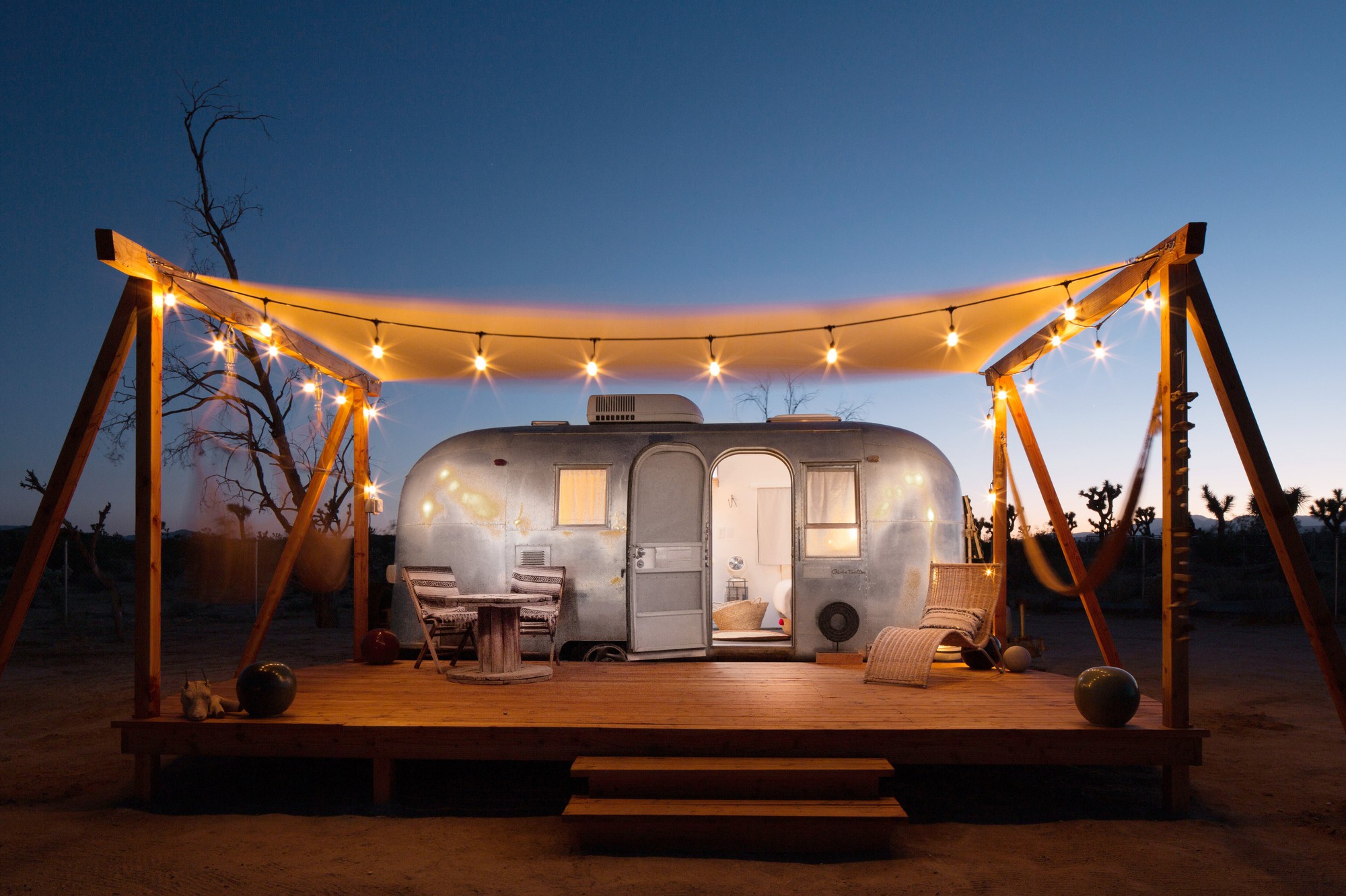 A small trailer with a canopy and deck used for hosting. 