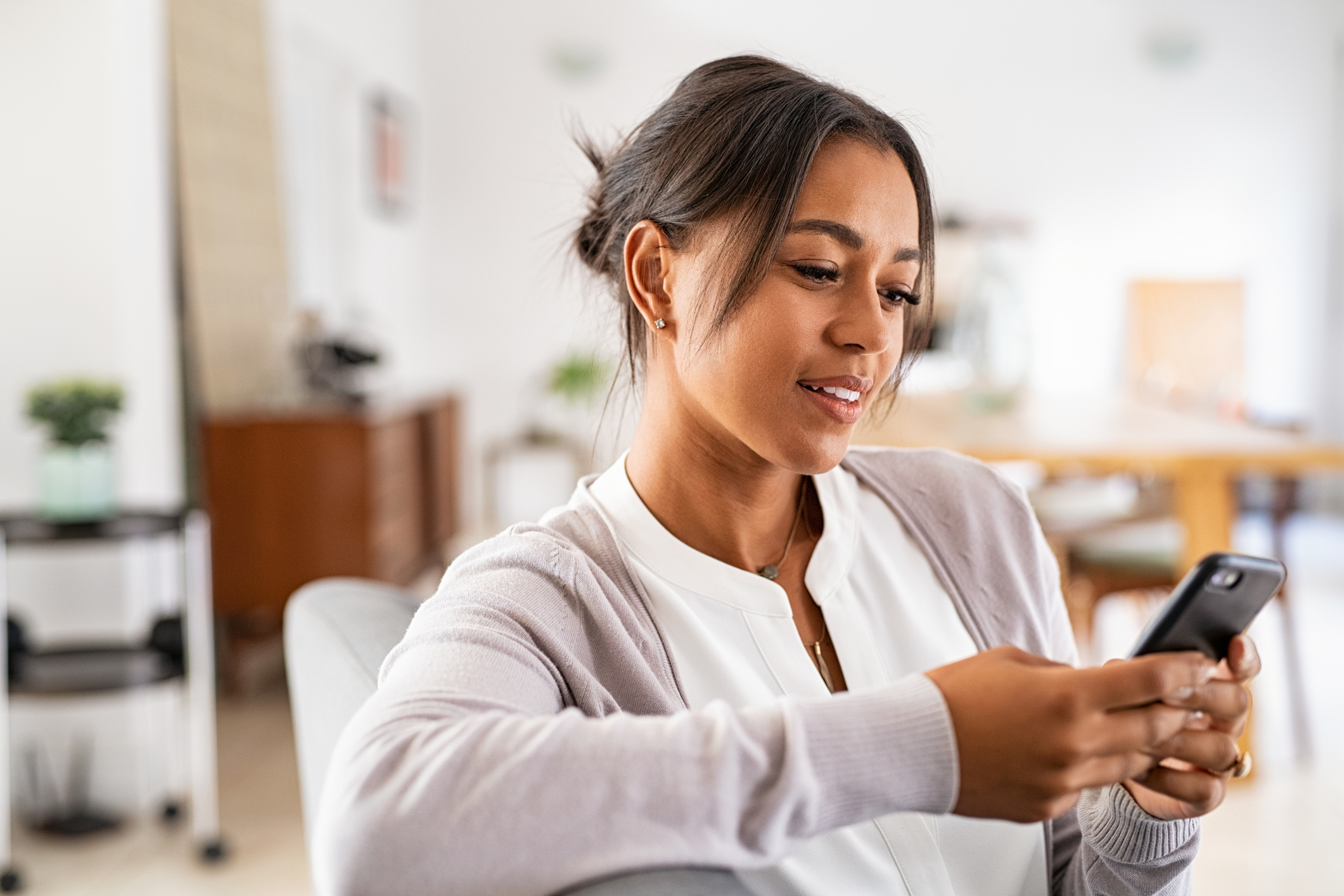 A woman shopping on her smartphone.