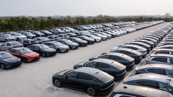 Nio ET7 sedans lined up for delivery.