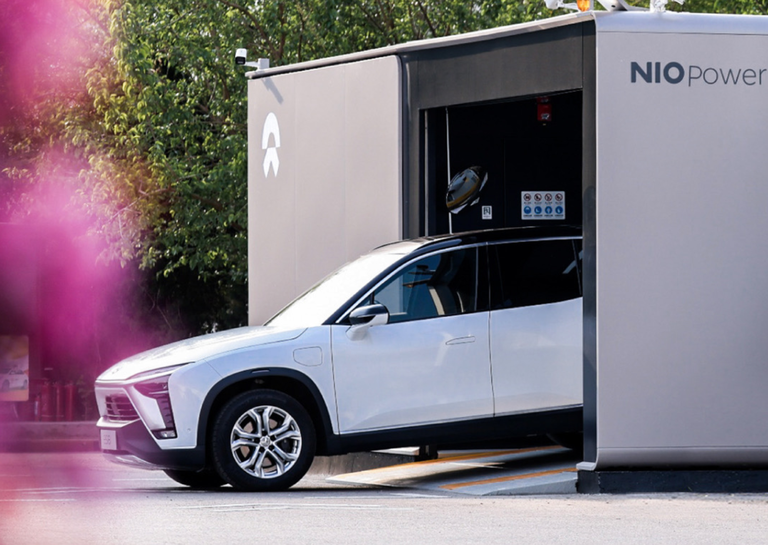 Nio EV leaving battery swap station.