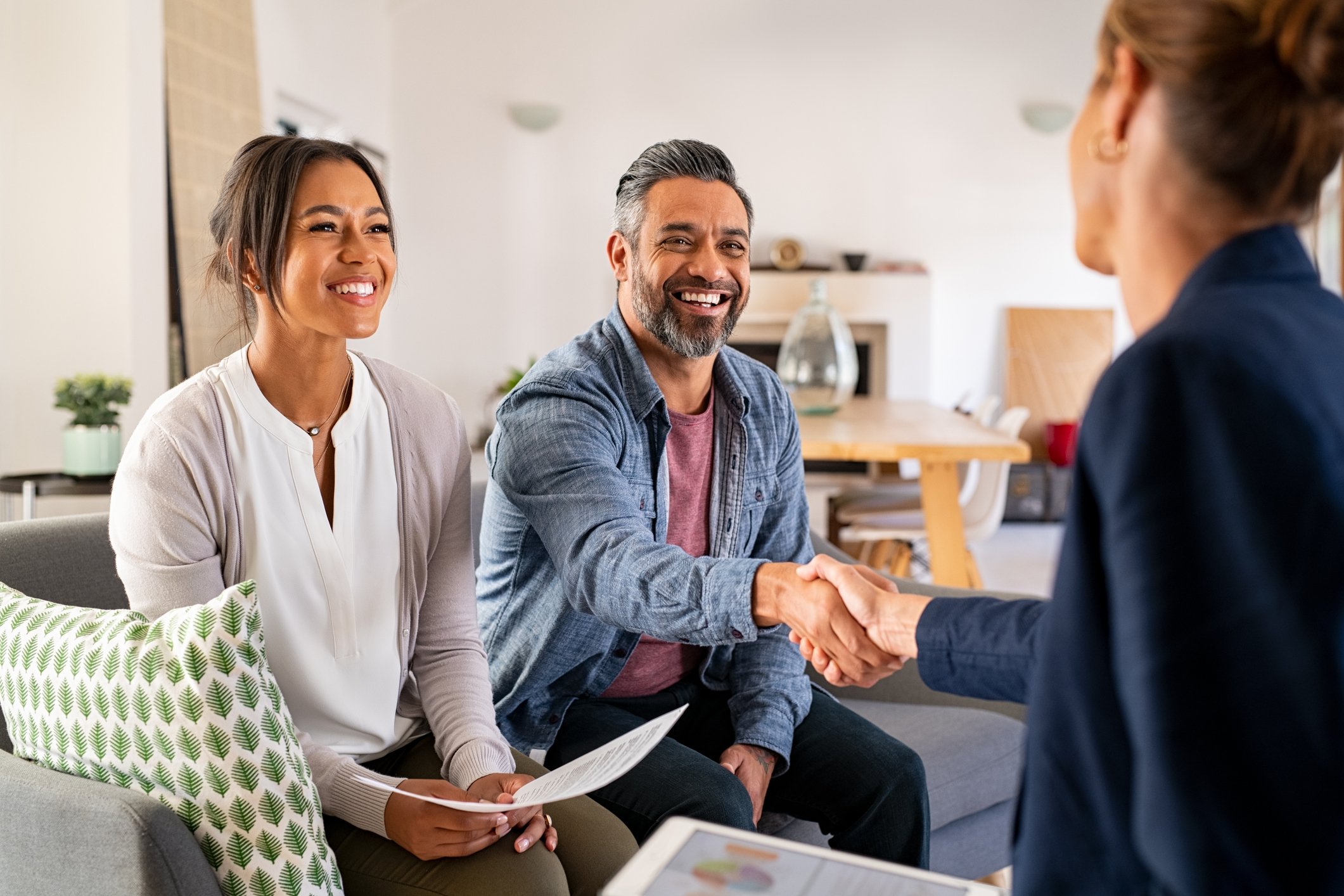 Two people agrees to purchase a new house.