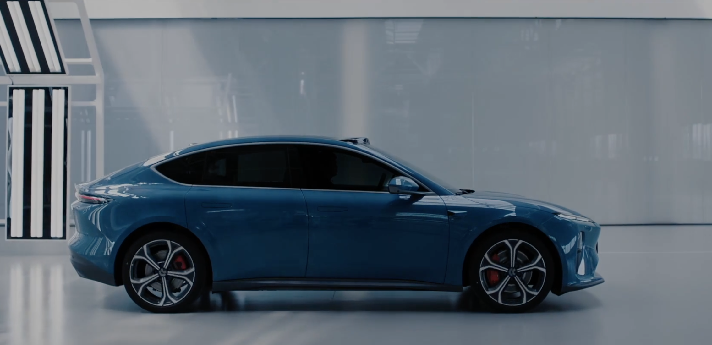 Blue Nio ET5 sedan in a showroom.