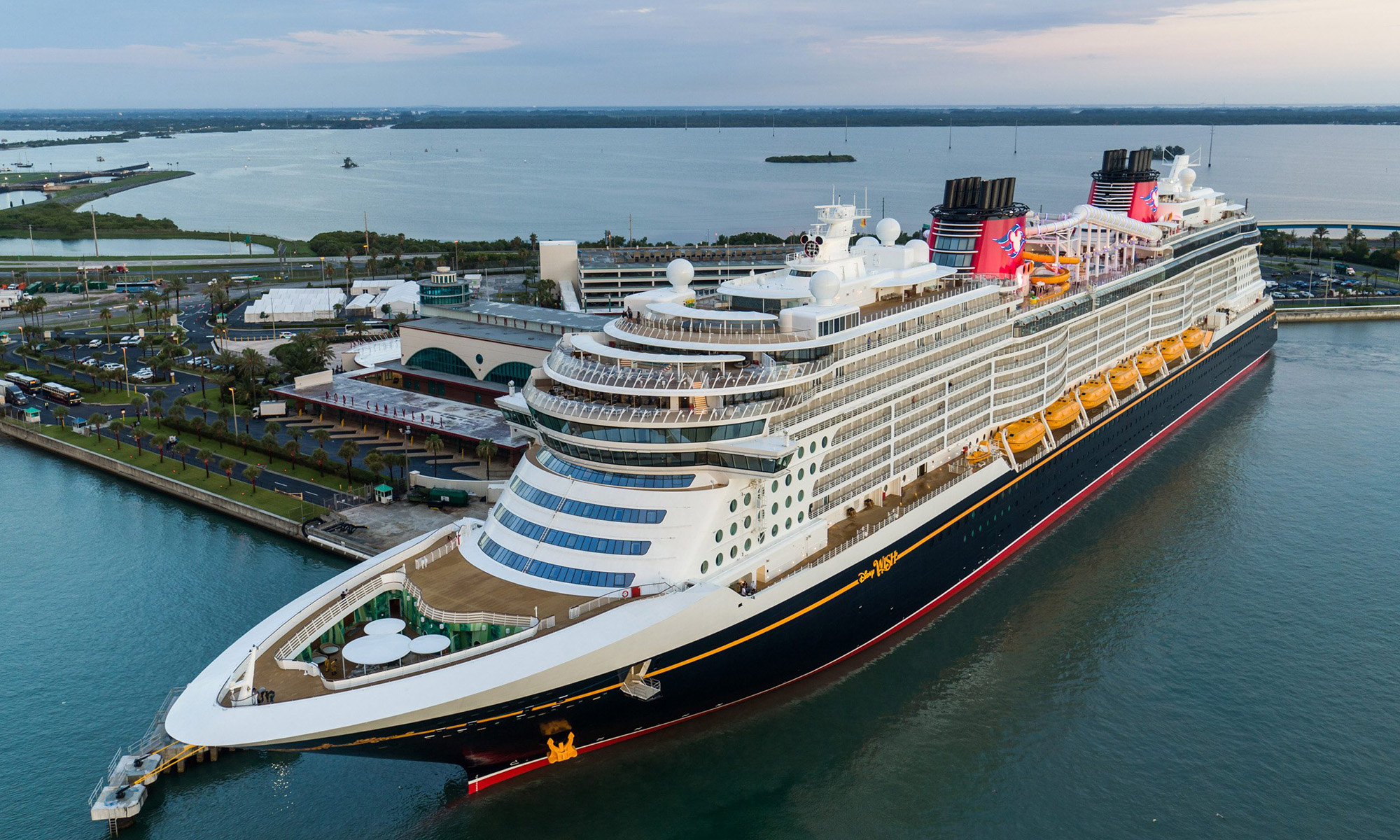 disney cruise line disney wish shot of boat_Disney