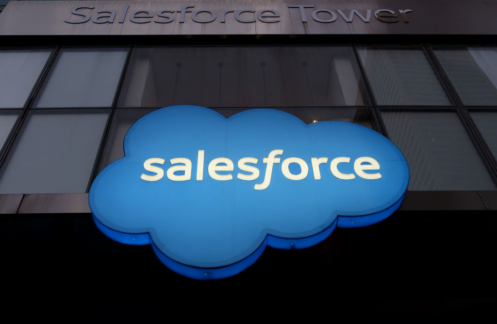 salesforce_Logo_on_building_CRM