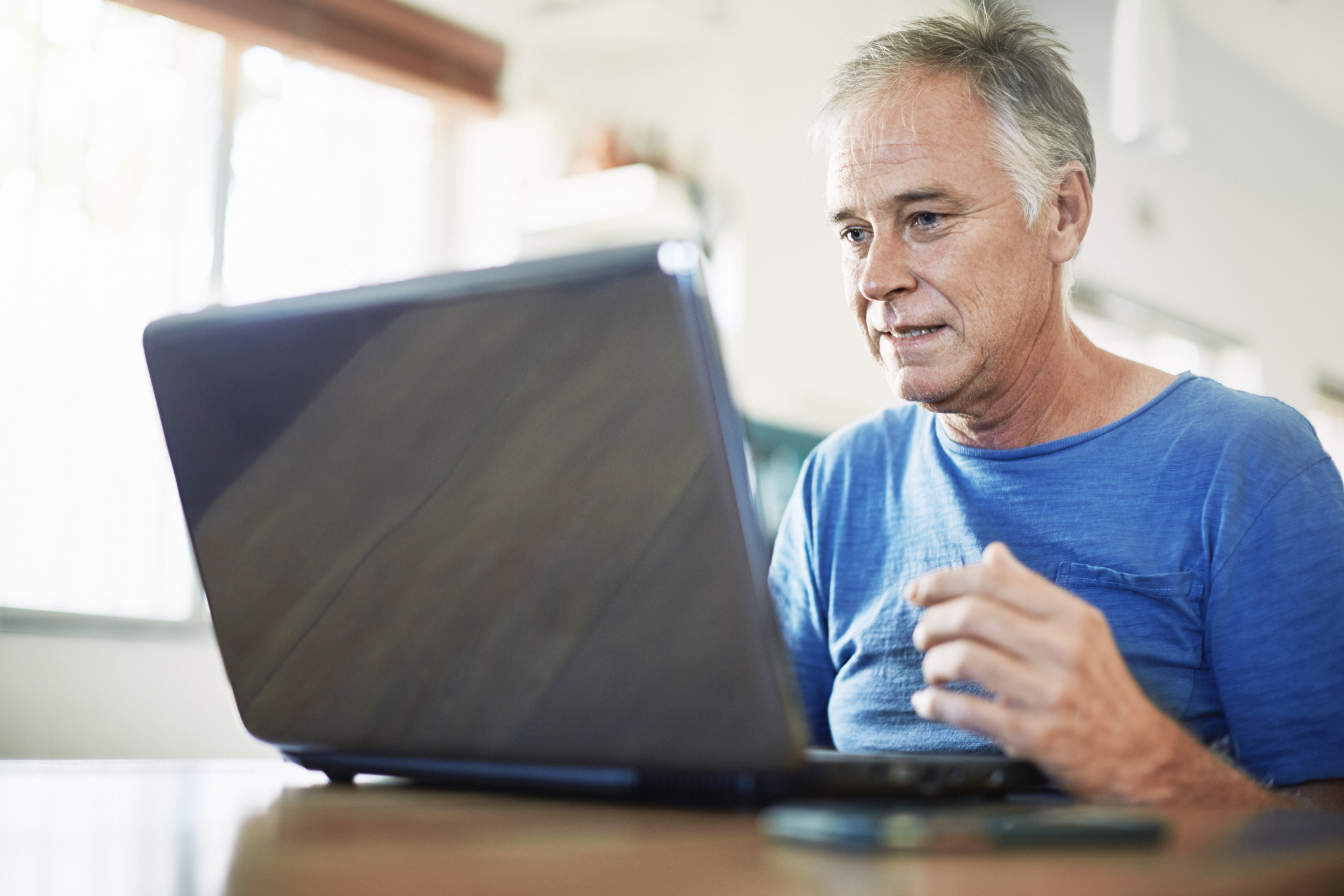Older man laptop confused GettyImages-1371314132
