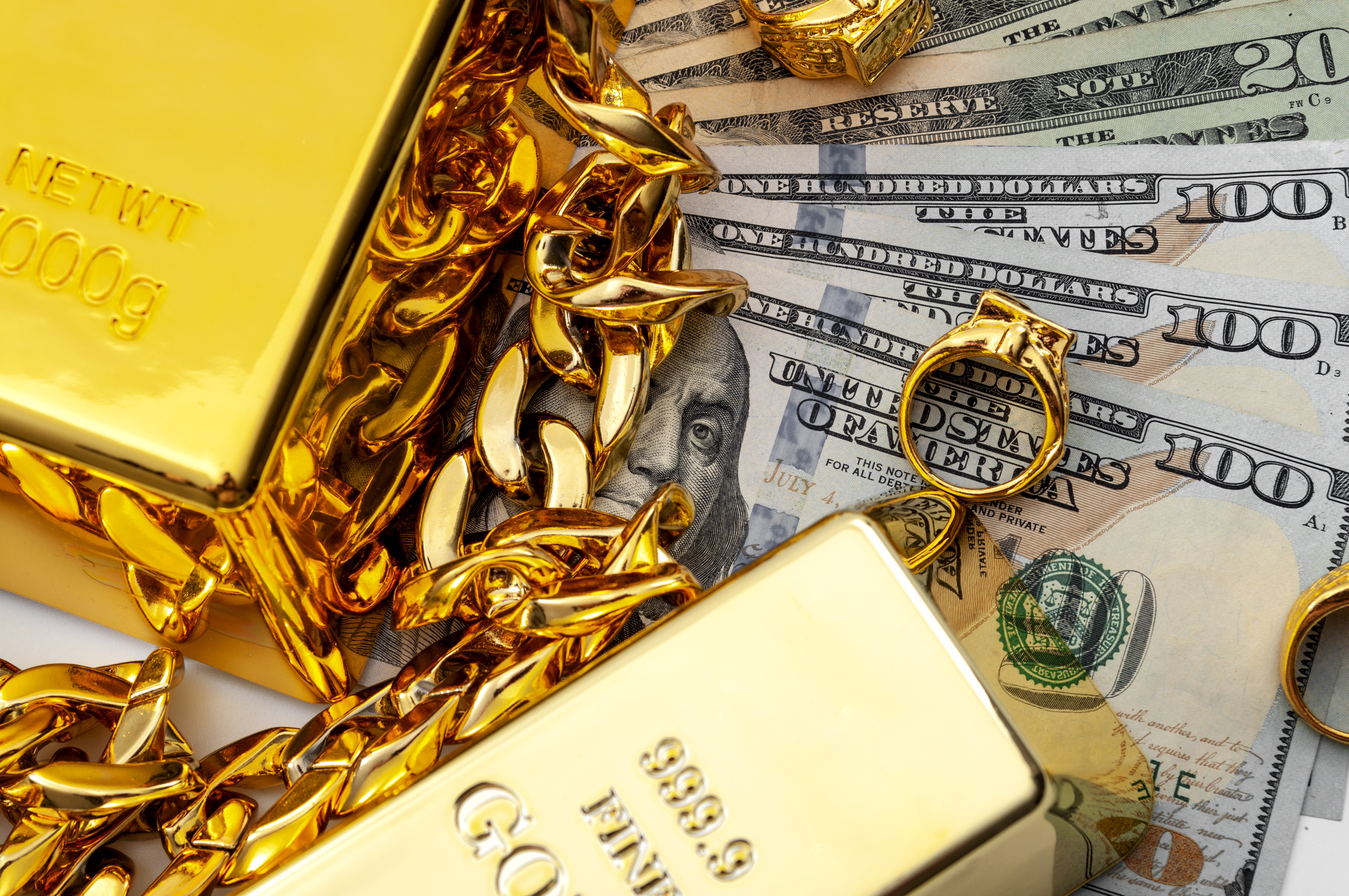 fool.com - Todd Shriber - Why Gold Will Outperform Silver in 2027