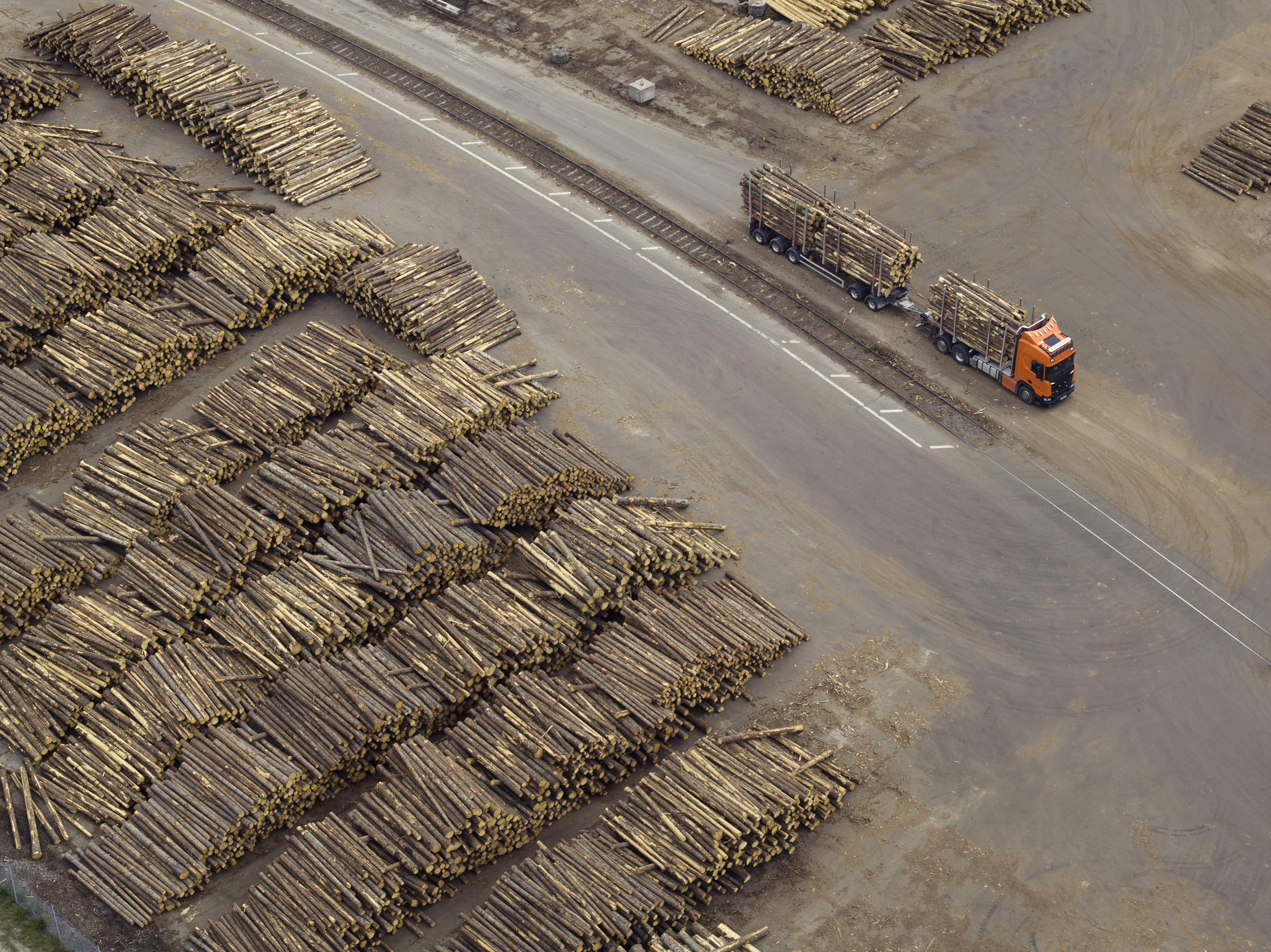 History Says a Market Crash Would Be a Buying Opportunity for These 2 Industrial Stocks