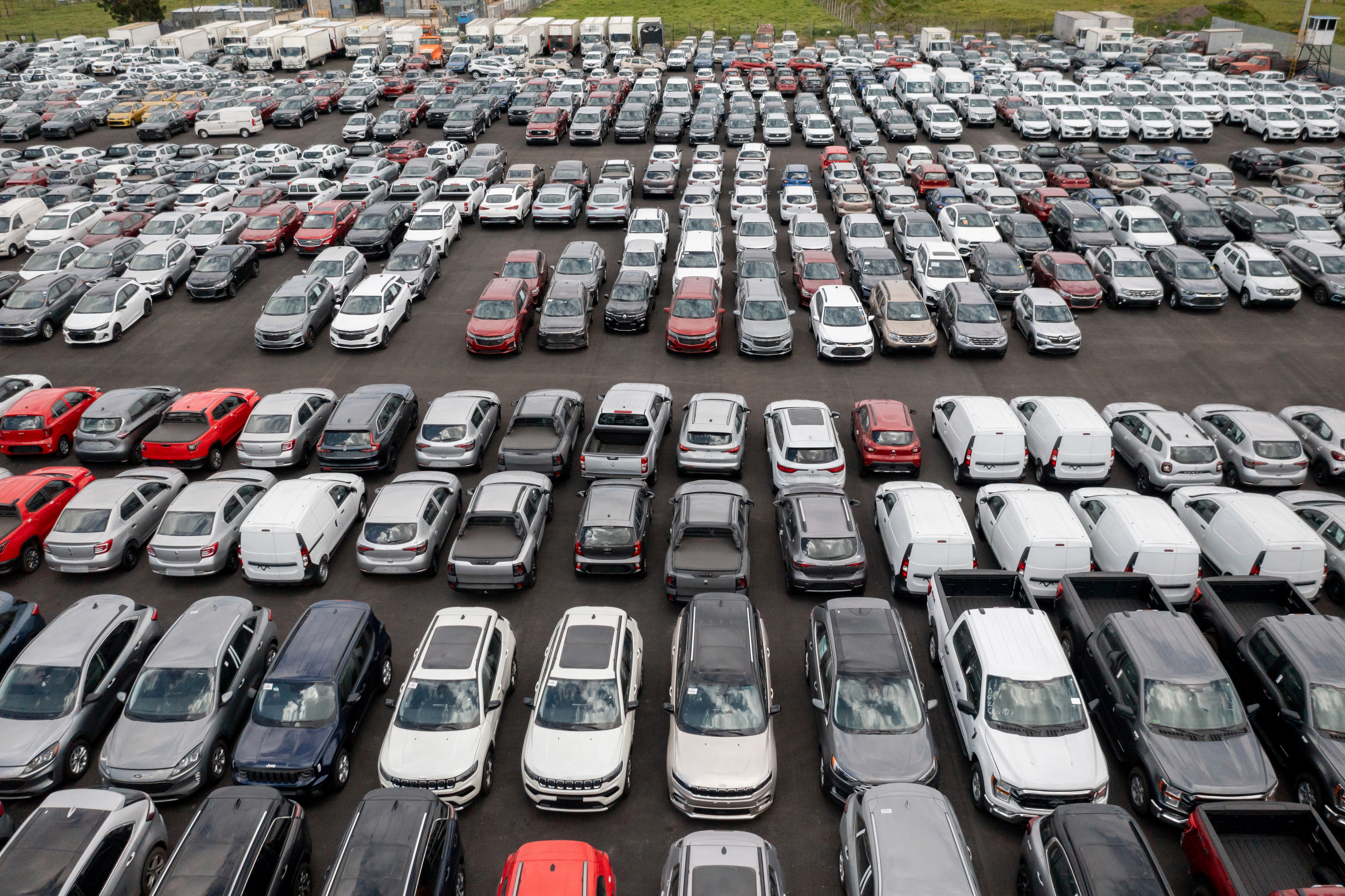 GM Just Announced a $20 Billion Buyback . Tesla Trades at 350 Times Earnings . Here Which Auto Stock Id Buy Today .