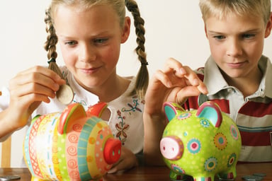 kids with piggy banks_GettyImages-200405400-001
