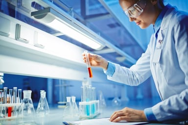 Scientist_in_lab