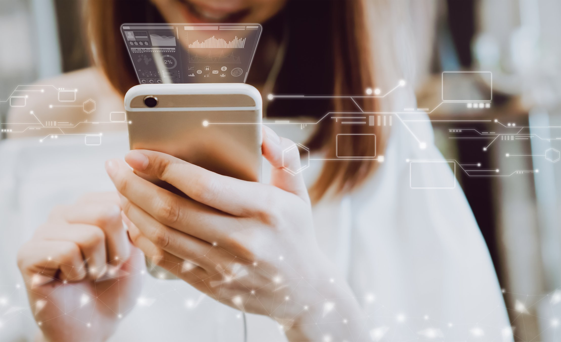 woman_using_smartphone