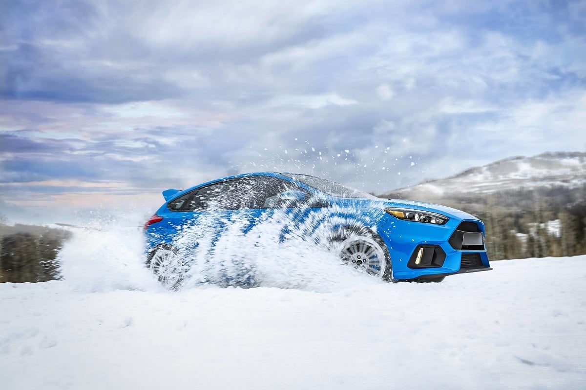 2017 Ford Focus driving in snow