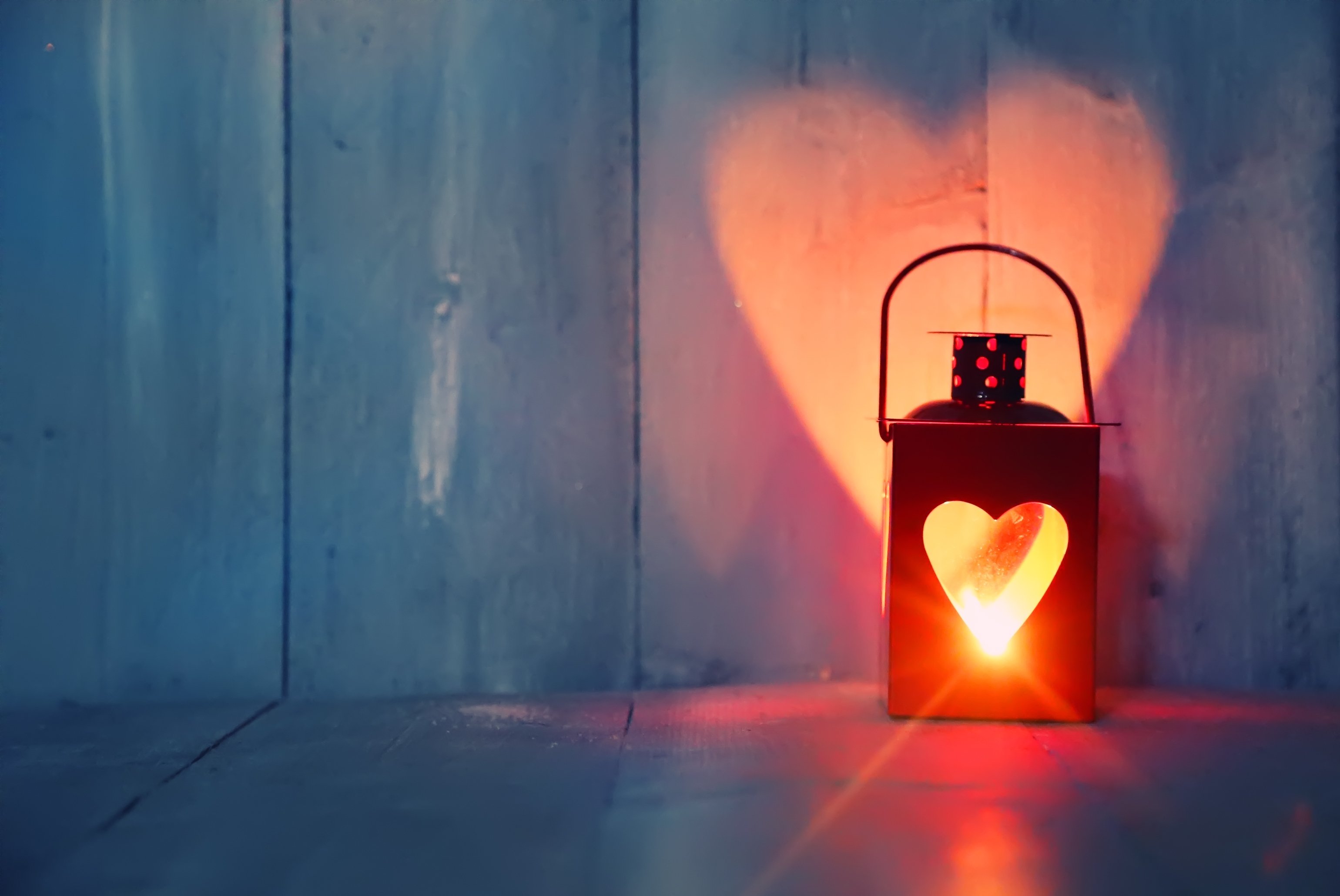Picture of a lantern with a heart outline.