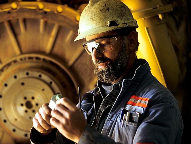 An image of a Barrick Gold employee.