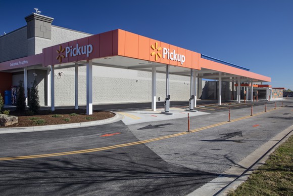 The pickup area at a Wal-Mart supercenter.