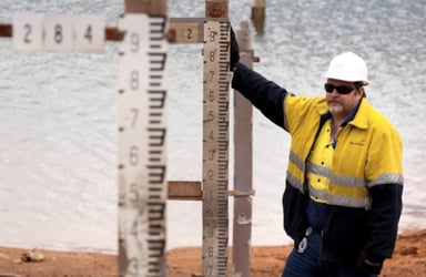 17_02_19 Newmont Mining employee working_NEM