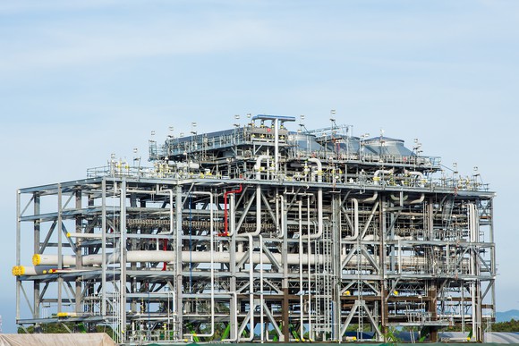 Liquified natural gas refinery