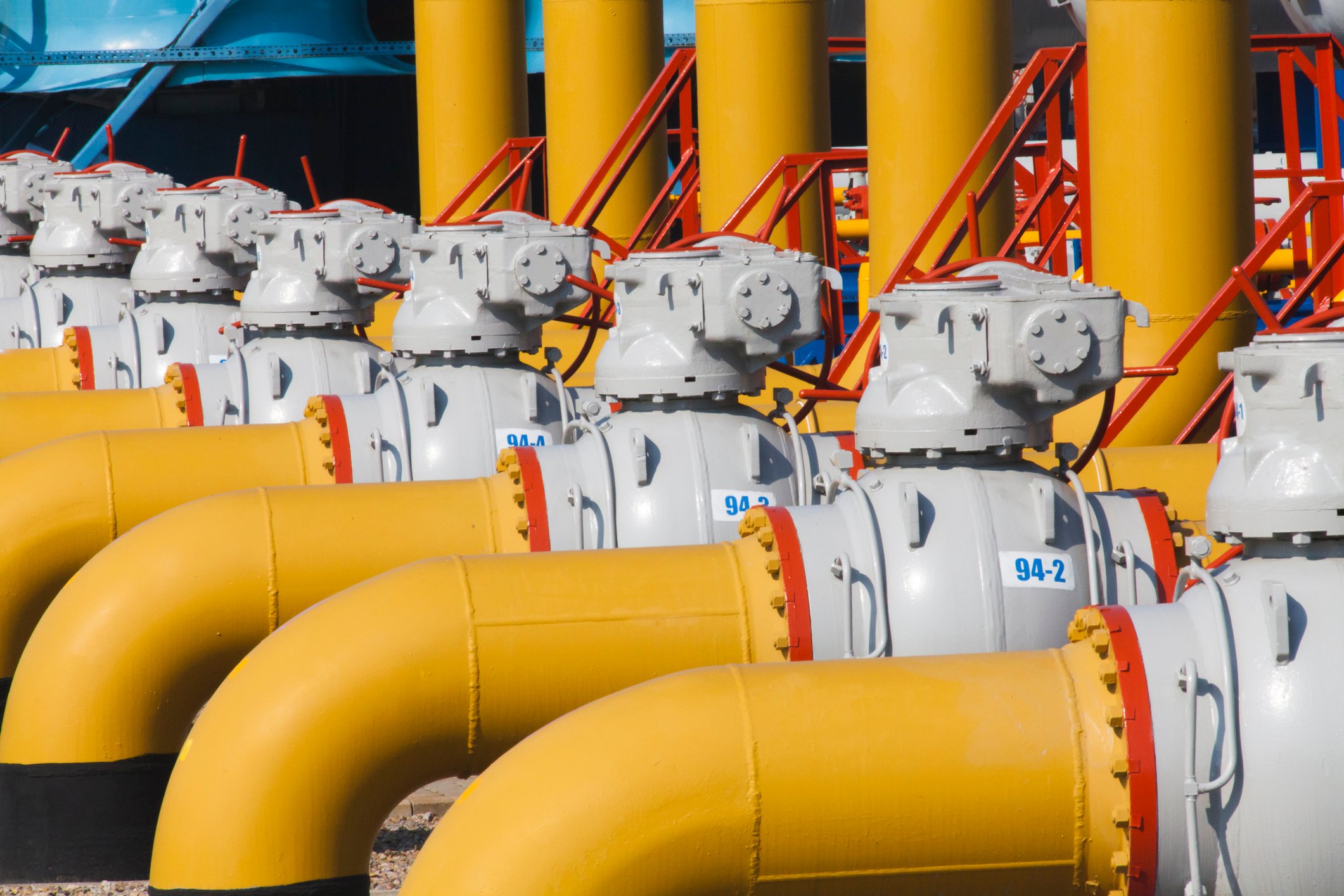 Oil and gas pipeline array