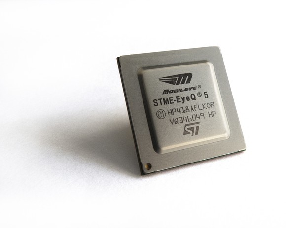 This image shows a Mobileye EyeQ computer vision chip for self-driving cars. 