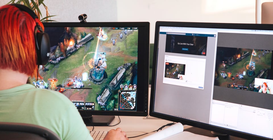 Gamer using live gameplay on Facebook