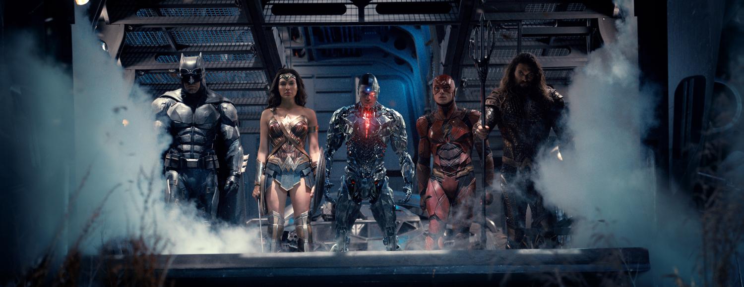 Batman, Wonder Woman, Cyborg, Flash, and Aquaman ready for action.