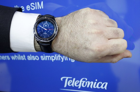 Telefonica's smartwatch services in action.