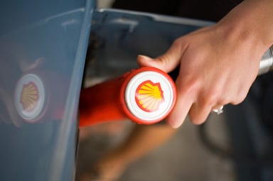 17_04_11 Shell gas pump and hand_RDSB