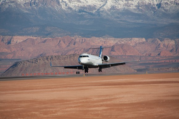 SkyWest aircraft landing.