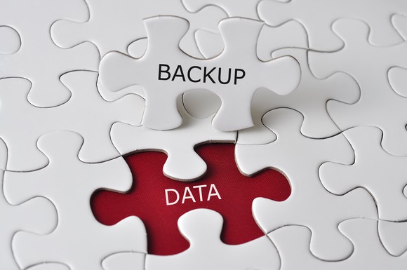 Jigsaw puzzle pieces featuring the words "backup" and "data."