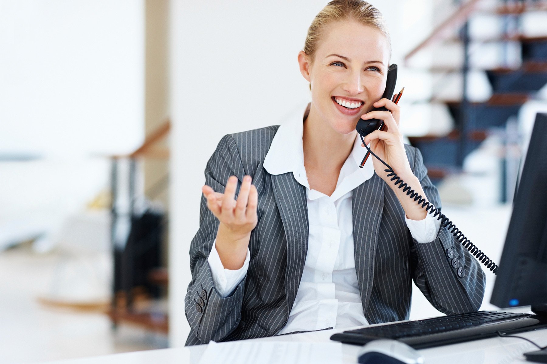 Representative on phone working with mortgage customer.