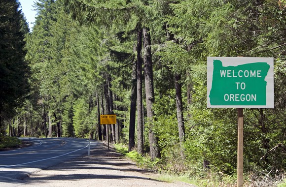 Welcome to Oregon sign.