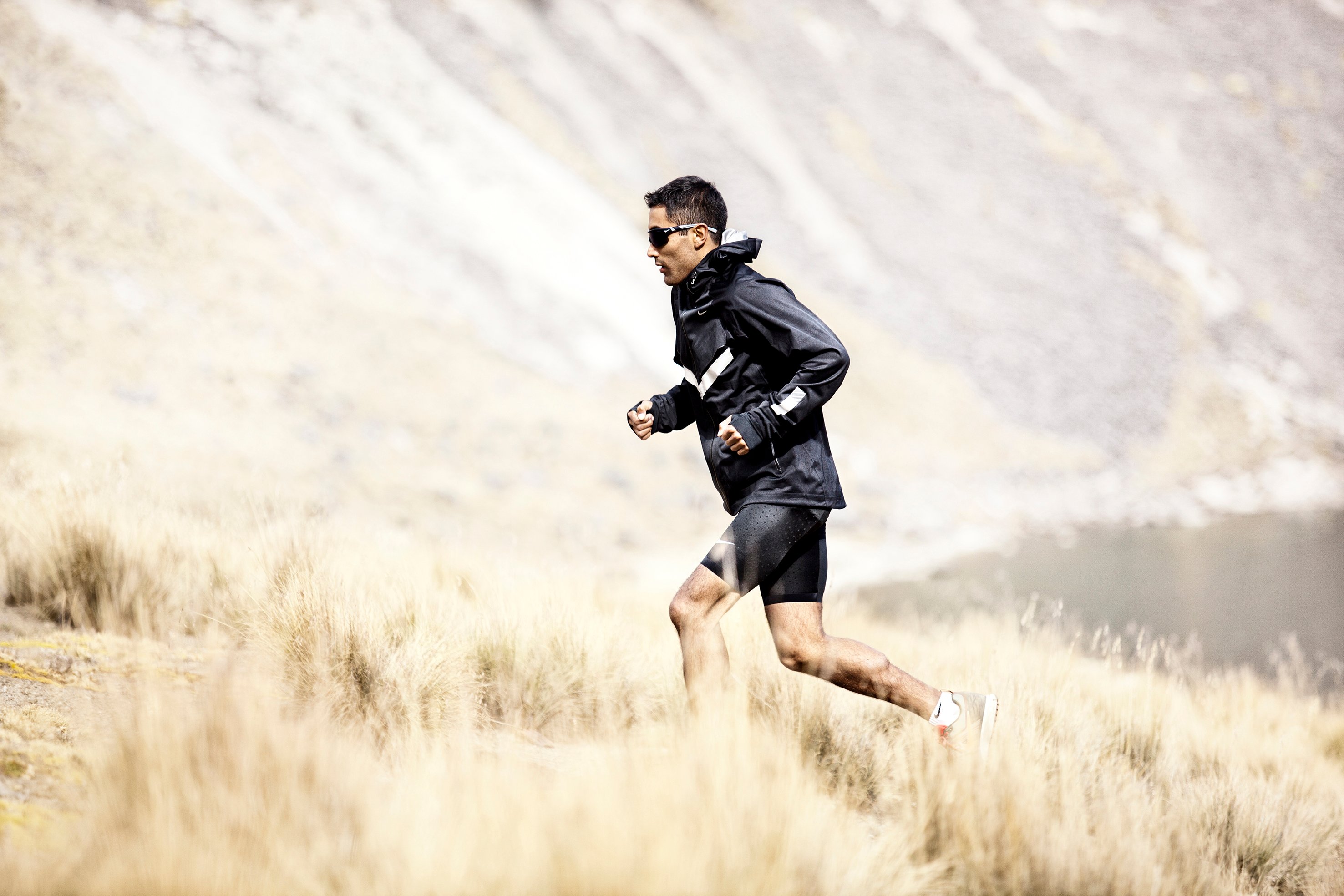 Mexican runner Juan Luis Barrios wearing Garmin wearable technology