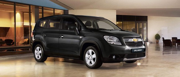 A black Chevrolet Orlando station wagon.