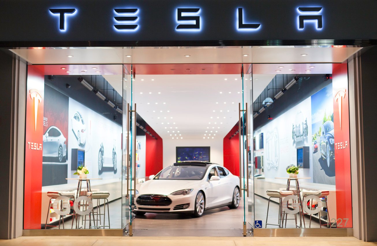 Tesla's 3rd Street storefront in Santa Monica, California.