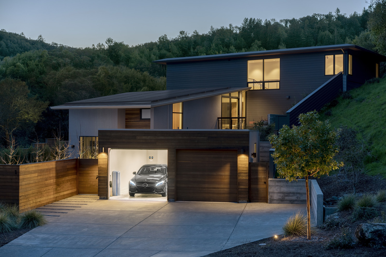 Home with Vivint solar installation and a Mercedes-Benz energy storage system.