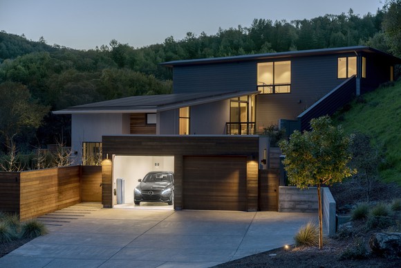 Home with Vivint solar installation and a Mercedes-Benz energy storage system.