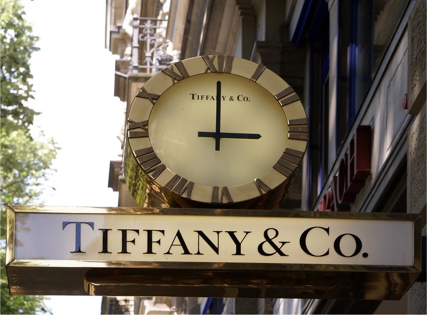 A sign and a clock at a Tiffany's store.