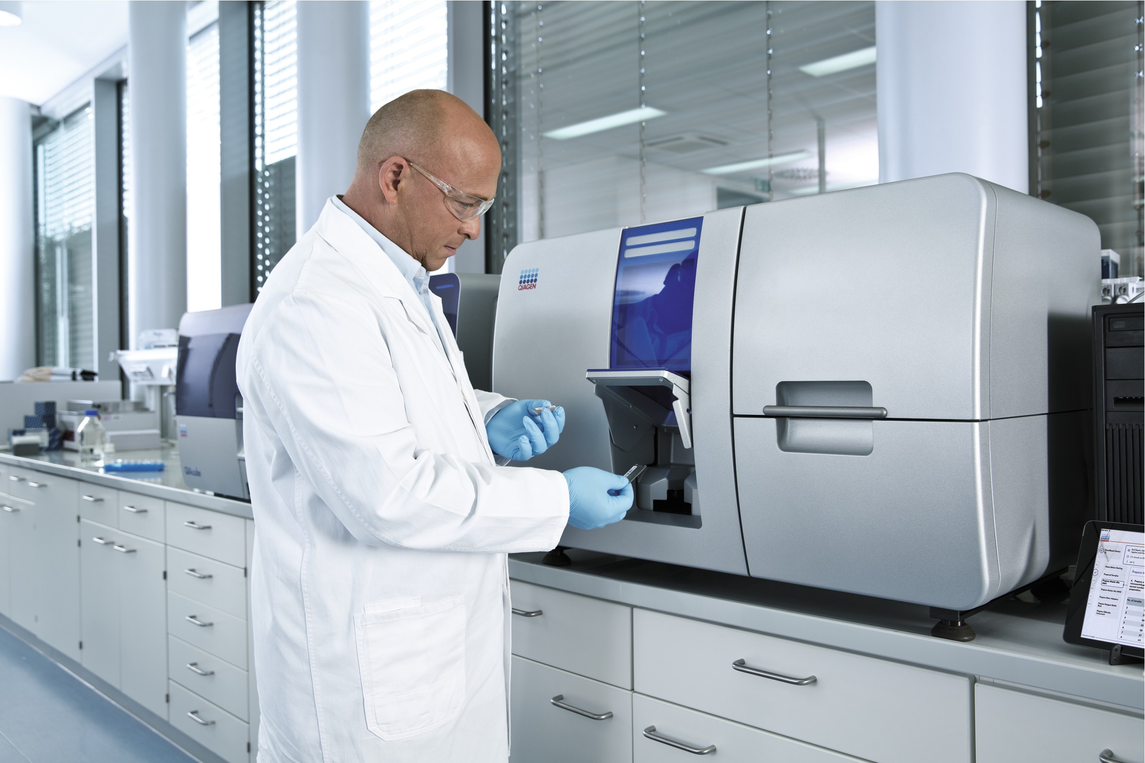 A Qiagen scientist uses an oncology system.