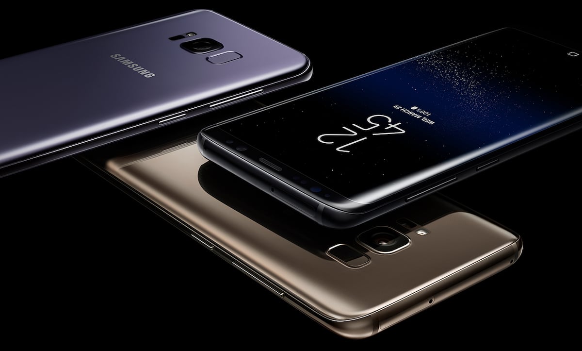 Three Galaxy S8 devices
