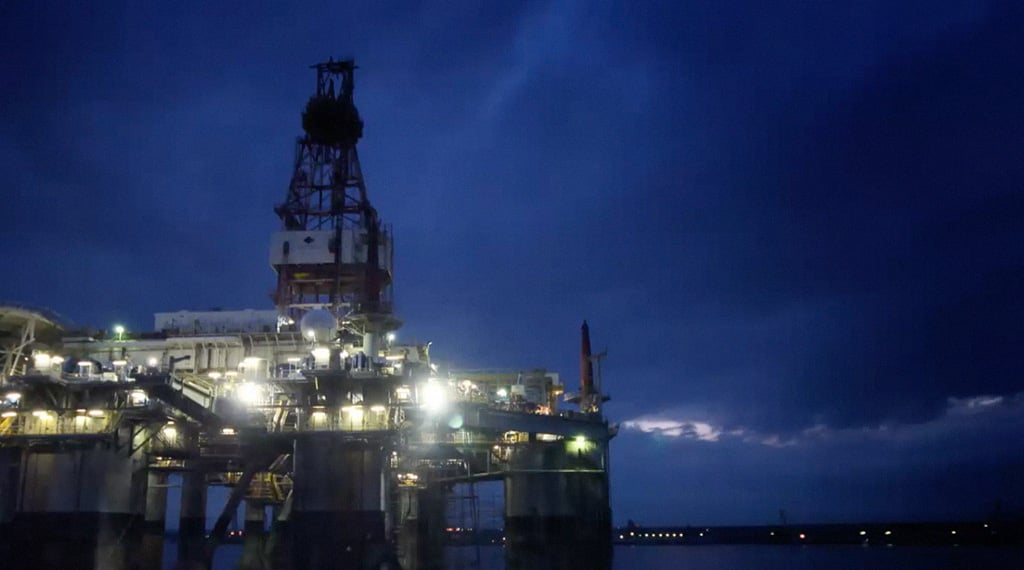 Diamond Offshore rig.
